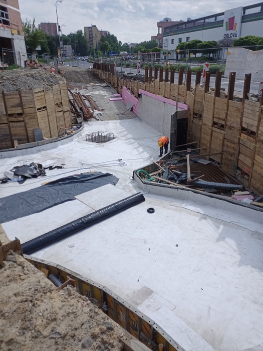 Bentonite liner installation